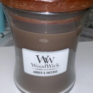 Medium woodwick Amber & incense candle